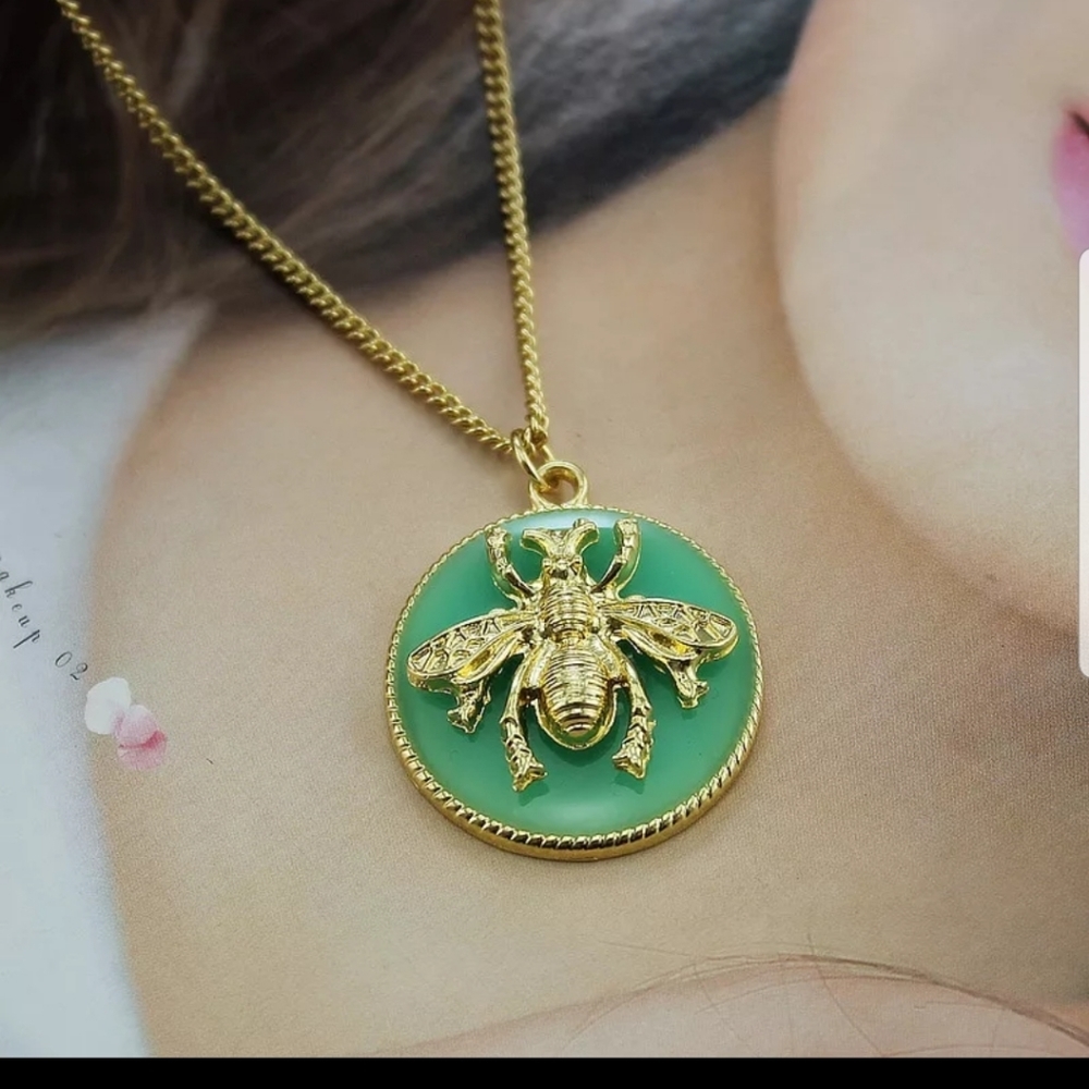 New gorgeous brand bee round drop green necklace - Picture 3 of 4